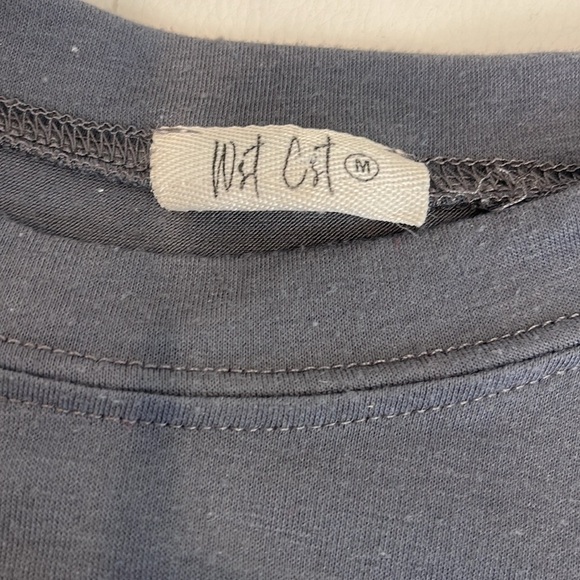 Cropped Graphic Tee size Medium - Picture 2 of 3